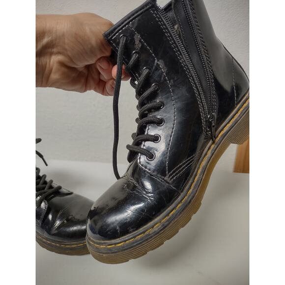 Doc Martens Air Wair patent leather black combat style boots wmn's size 5 mn's 4 - Picture 10 of 16